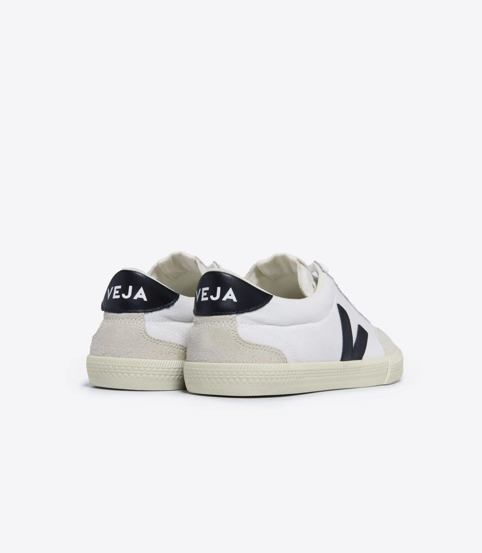 VEJA- WOMEN’S VOLLEY CANVAS SHOE